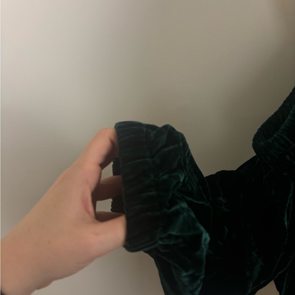 NWT TopShop Off the Shoulder Top Green Velvet US 4 - Picture 4 of 8